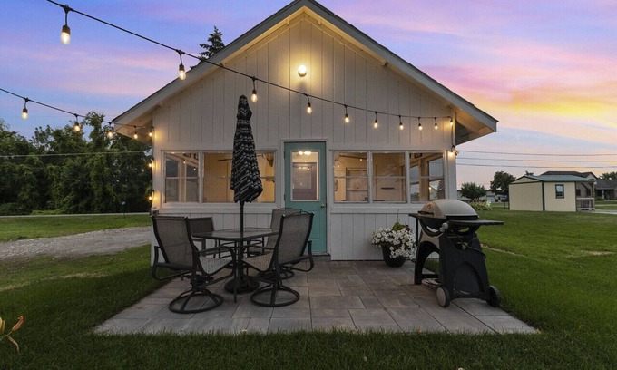 Black Wolf Cabina | Lake Winnebago Kalbus Cottage
