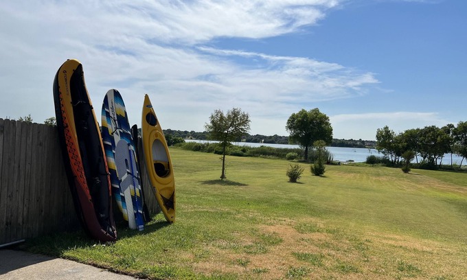 Rowlett Casa | LAKEFRONT 4 bd/3ba beautifully renovated POOL home w/ amazing sunset views