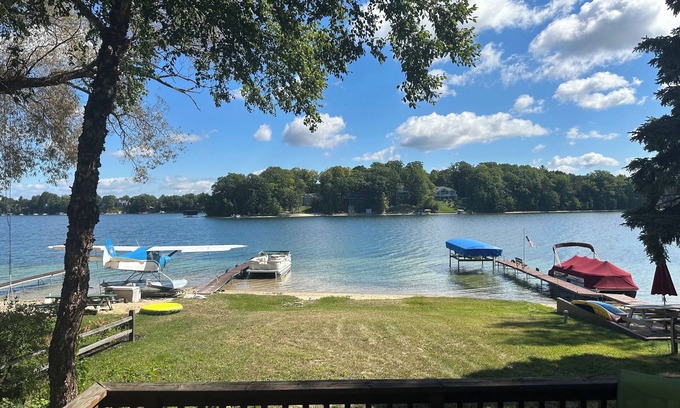 Traverse City Casa | Lakefront House 4-bedroom with WiFi, AC near Traverse City Art+