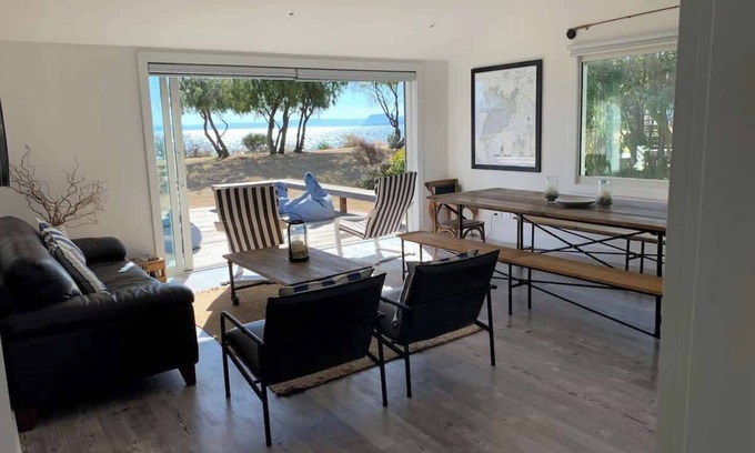 Waitahanui Casa | Mahuta · Lakefront, 5 Mile Bay - simply amazing!