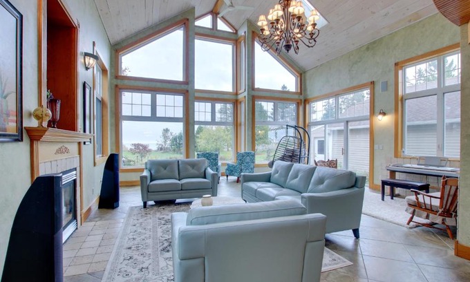 Algoma Casa | Lakefront Algoma Home with Deck, Grill and Fireplace