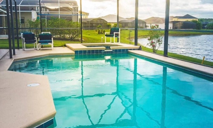Crescent Lakes Villa | ¡Vista excepcional, central para todo!