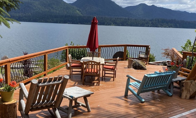 Amanda Park Casa | Lakefront Cabin Inside Olympic National Park