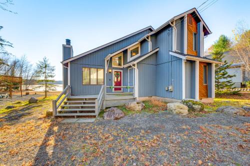 Pocono Lake Casa | Lakefront Cabin Kayaks, Paddle Boards and Fishing