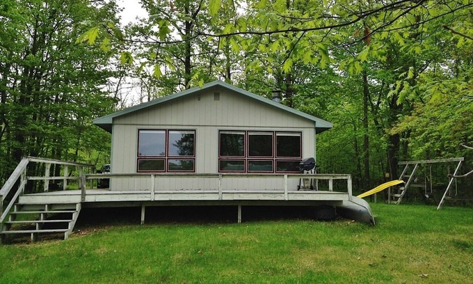 Longville Cabina | Cabina Longville 2BR con vistas del lago prístino!