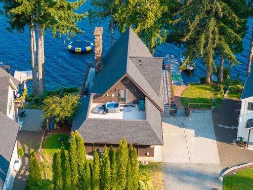 Grapeview Casa | Lakefront Cabin with Dock and Sauna