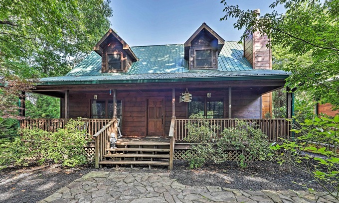 Coalmont Cabina | Lakefront Coalmont Cabin on 5 Acres w/ Dock!
