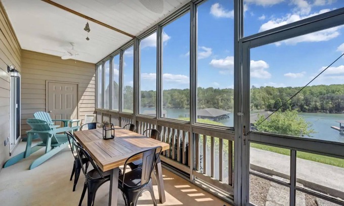 Smith Mountain Lake Condominio | Lakefront Condo w/ Free Resort Amenities at SML!
