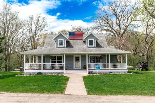 St Croix Falls Casa | Lakefront Cottage Fully Equipped with Excellent Location in Saint Croix Falls, Wisconsin