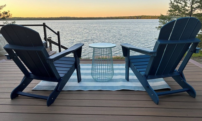 Honor Cabaña | Lakefront cottage, kayaks, fire pit, AC, WiFi, deck, 140ft private frontage.