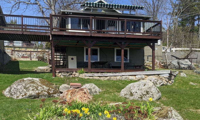 Meredith Cabaña | Lakefront Cottage on Lake Winnipesaukee- Meredith Bay