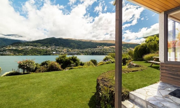 Kelvin Heights Apartamento | Lakefront Cottage Sum