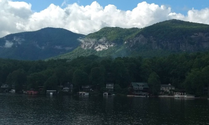 Lake Lure Cabaña | Frente al lago - Acogedora cabaña directamente en el hermoso Lake Lure!