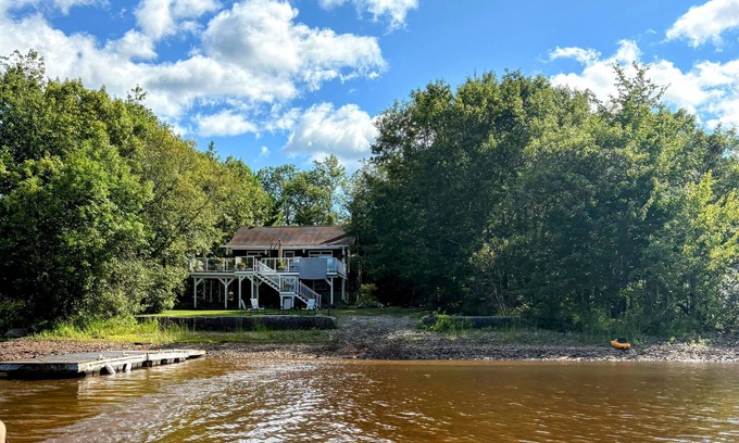Springfield Casa | Lakefront Escape with Hot Tub and Outdoor Kitchen
