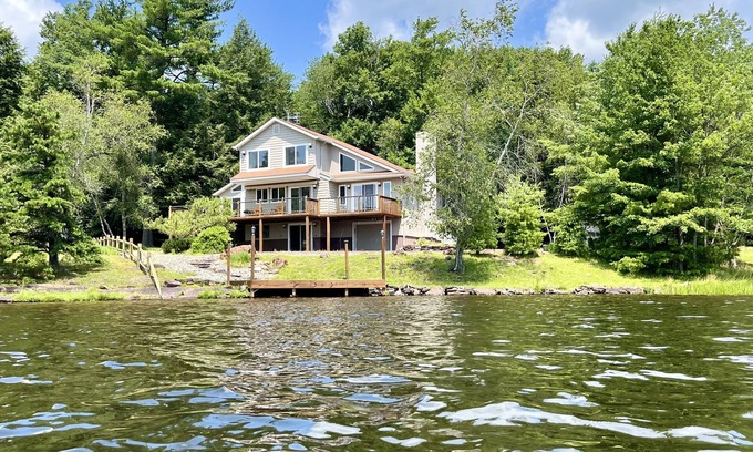 Albrightsville Casa | Lakefront Escape - Private Dock - Pet Friendly