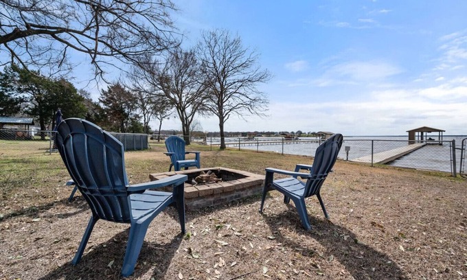 Kemp Casa | Lakefront Family Retreat– Private Dock & Fire Pit​