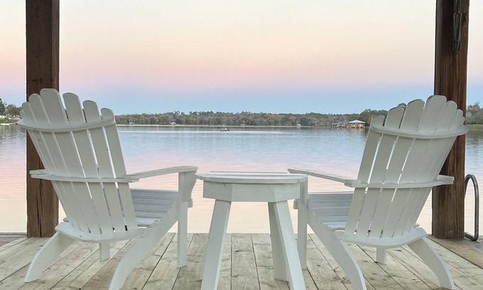 Riverside Cabaña | Lakefront | Fire Pit | Dogs Welcome | Dockside Den