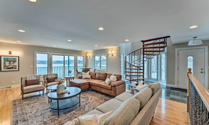 Powers Lake Casa | Lakefront Genoa City Home w/ Private Beach