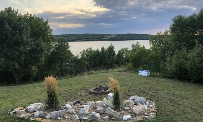 Orrin Casa | Lakefront get away & Waterfowl hunters paradise -dog friendly