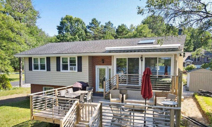 Jim Thorpe Casa | Lakefront Getaway 4 Bedrooms 2 Baths