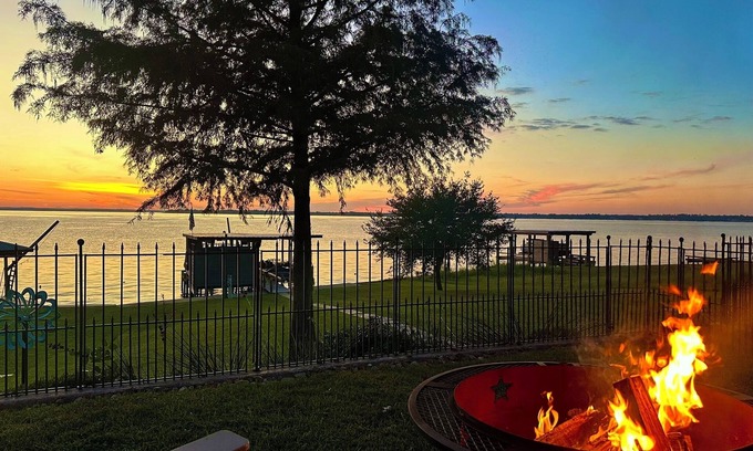West Livingston Casa | Lakefront Getaway on Lake Livingston, Sleeps 18, Dock, Slide & Sunset Views