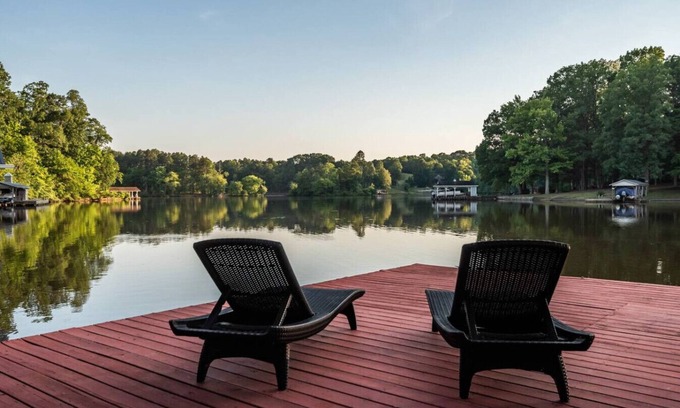 Leasburg Casa | Lakefront Getaway, Private Dock, Porch, and Fishing!
