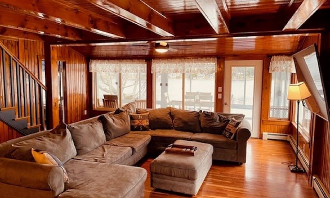 Milton Casa | Lakefront Getaway with Hot Tub & Game Room!