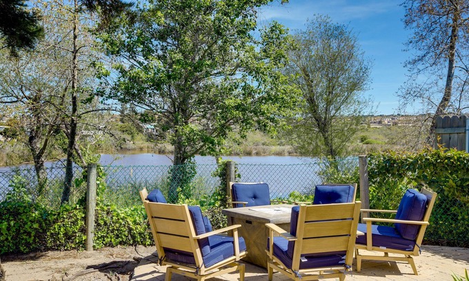 Pismo Beach Cabaña | Lakefront Grover Beach Home ~ Walk to Ocean!