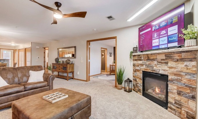 Lake Delton Condominio | Lakefront Haven - Families, Golfers, Girl's Trips