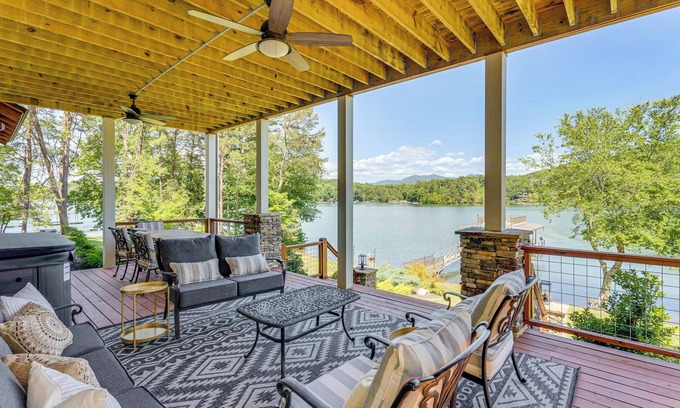 Hiawassee Casa | Lakefront Hiawassee Gem: Boat Dock w/ Rooftop Deck