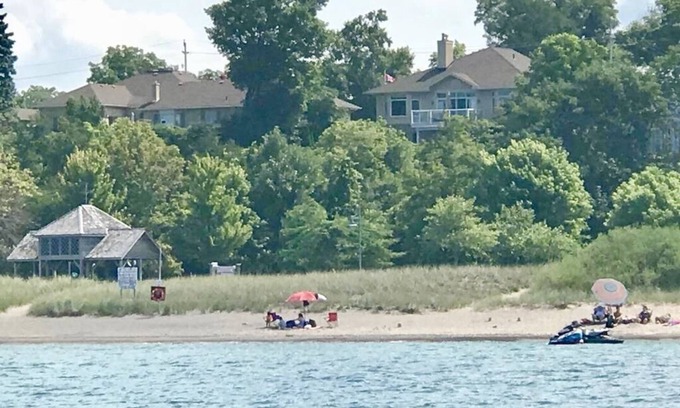 Kincardine Cabaña | Lakefront High-End Suite