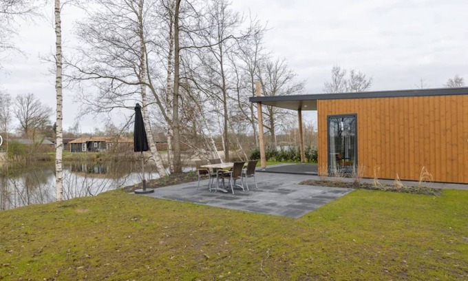 Hoge Hexel Chalet De Esquí | Alójese en un parque al borde del lago