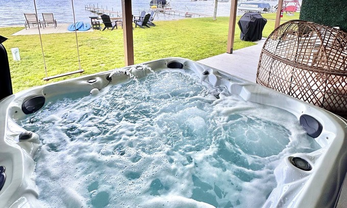 Prudenville Casa | Lakefront Home: Hot Tub, Paddle Boards, Game Room