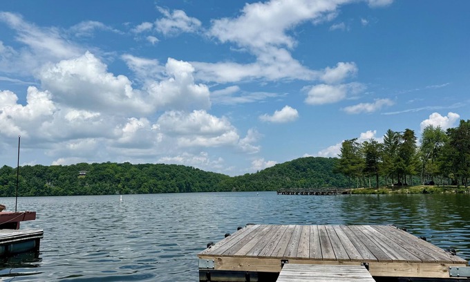 Ingles Casa | Lakefront home in Radford with private dock, large deck, and great views