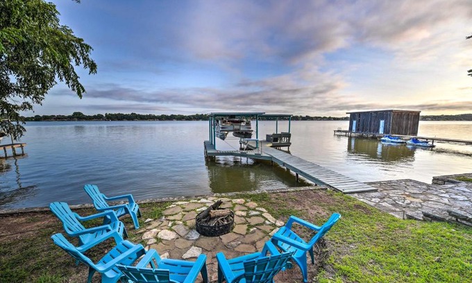Granbury Casa | Lakefront Home Less Than 3 Miles to Historic Granbury!