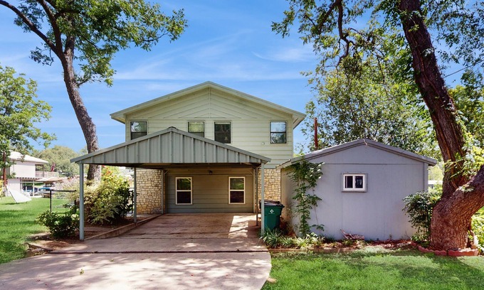 Kingsland Casa | Lakefront home on water with great views, boat dock, al fresco dining, and WiFi