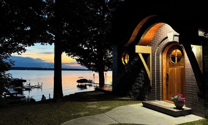 Town of Owasco Casa | LAKEFRONT HOME ON WATERS EDGE
