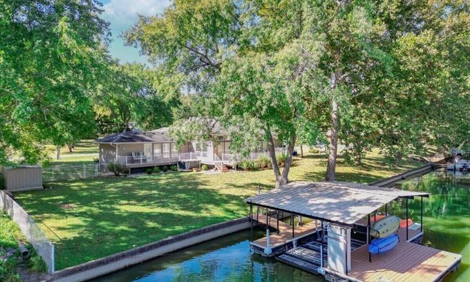 Camdenton Casa | Lakefront Home Private Dock Close to State Park