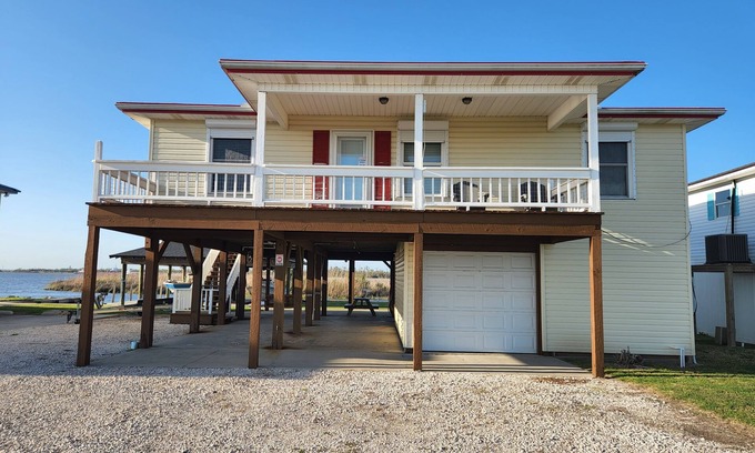 Lake Charles Casa | Lakefront Home "The Red Crab"