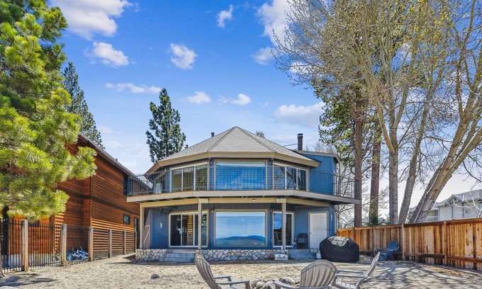 Bijou Park Casa | Lakefront Home on Private Sandy Beach, close to Heavenly and Casino's
