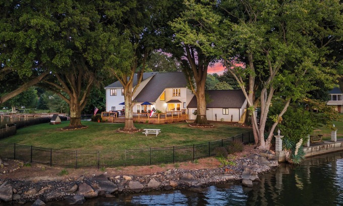 Mount Mourne Casa | Lakefront Home w/Dock, Game Room & Hot Tub | Ponderosa Peninsula by AvantStay