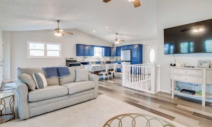 Eagle Rock Casa | Lakefront Home w/ Fire Pit in Eagle Rock