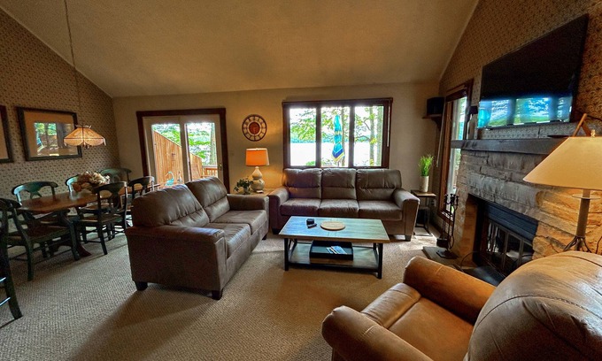 Lake Harmony Casa | Lakefront home with private deck, on-site pool, tennis & volleyball court