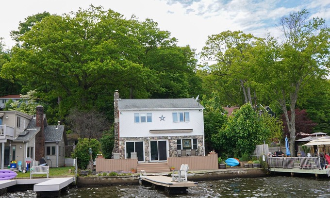 Sterling Forest Casa | Casa frente al lago en Breathtaking Greenwood Lake, NY