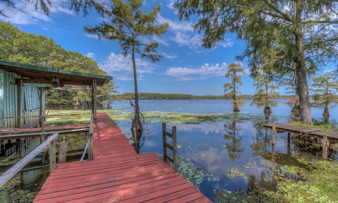 Oil City Casa | LAKEFRONT HOUSE ON BEAUTIFUL CADDO LAKE