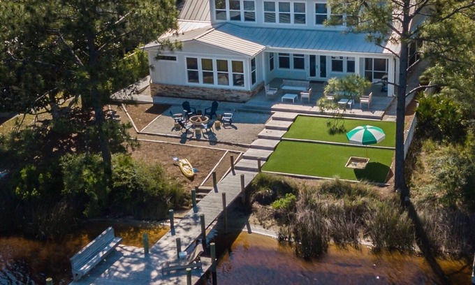 Seagrove Beach Casa | Frente al mar, muelle privado, 5 minutos a pie de playa, 2 tablas de SUP, kayaks y 5 bicicletas