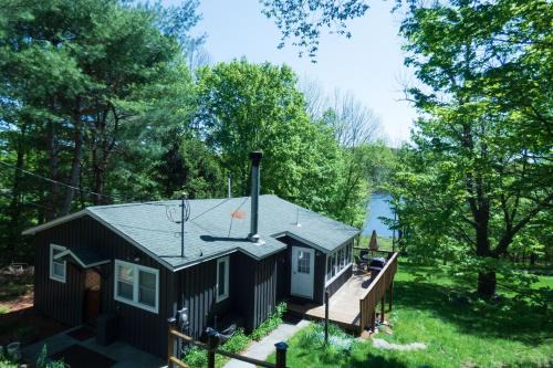 Town of Delaware Casa | Lakefront Kenoza Cottage