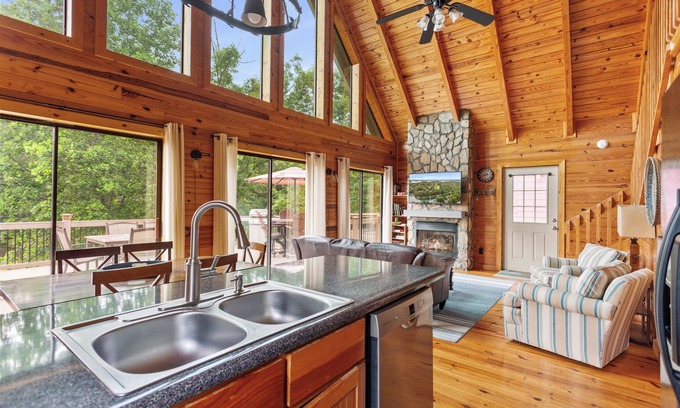 Seneca Cabaña | Lakefront Keowee Home w/ Dock, 14 Mi to Clemson