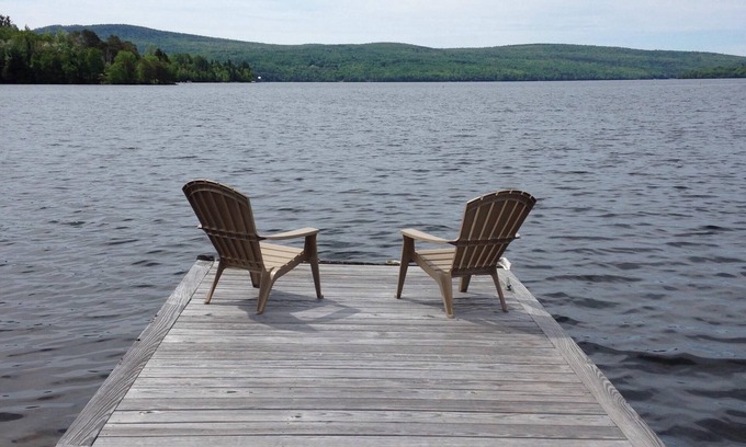 Rangeley Apartamento | A orillas del lago: apartamento grande de un dormitorio recientemente renovado. Solo veranos.