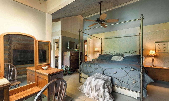 Cullowhee Casa | Lakefront Laughing Pines